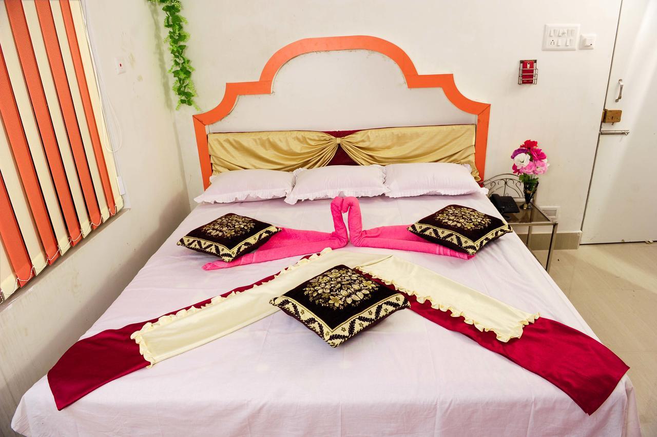 Jayanti Hotel Tarapith Buitenkant foto