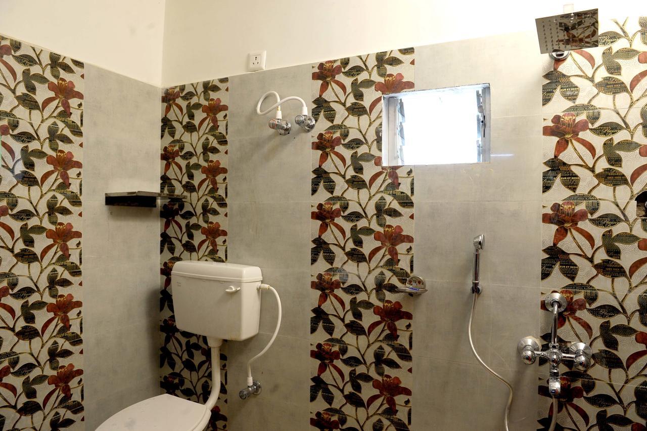 Jayanti Hotel Tarapith Buitenkant foto