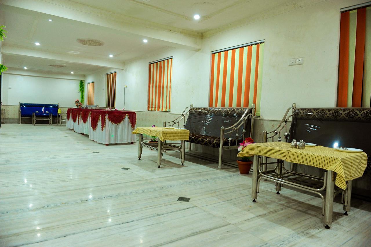Jayanti Hotel Tarapith Buitenkant foto